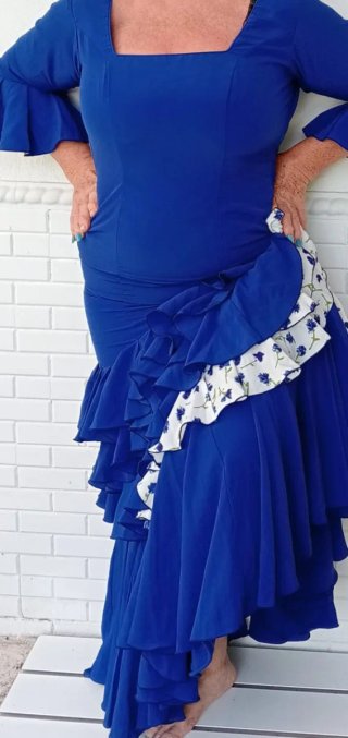 Traje de flamenca azul con volantes