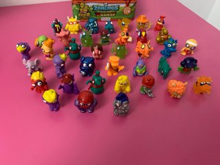 Caja Zomlings con figuras
