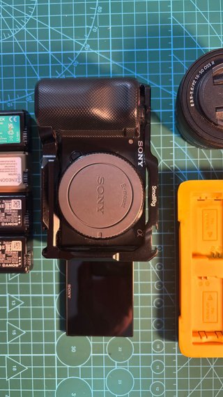 Sony ZV-E10 + Lente 16-50mm OSS II +accesorios