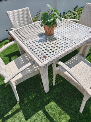 Conjunto mesa y 4 sillas mimbre jardín