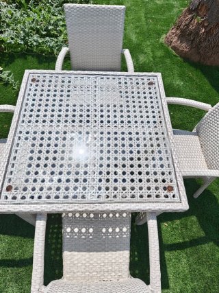 Conjunto mesa y 4 sillas mimbre jardín
