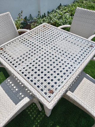 Conjunto mesa y 4 sillas mimbre jardín