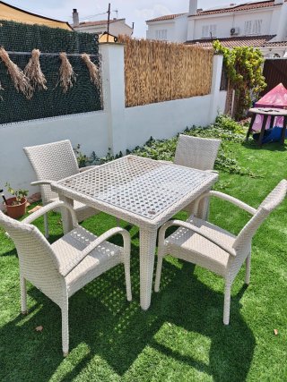 Conjunto mesa y 4 sillas mimbre jardín