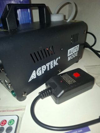 Máquina de humo AGPTEK con luces LED y control rem