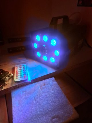 Máquina de humo AGPTEK con luces LED y control rem