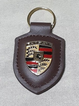 Llavero Porsche Marrón Escudo dorado