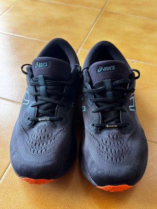 Zapatillas Asics Talla 44 Negras y Turquesa