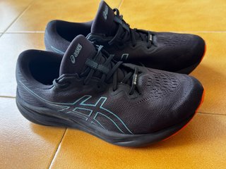 Zapatillas Asics Talla 44 Negras y Turquesa