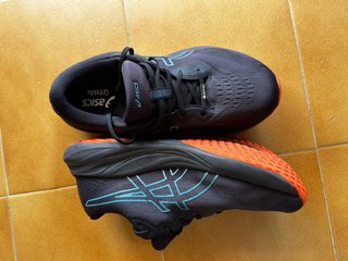 Zapatillas Asics Talla 44 Negras y Turquesa