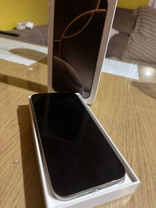iPhone 16 Pro Max 1TB titanio natural.