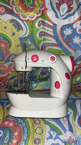 Máquina de coser portátil + kit accesorios