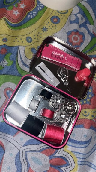 Máquina de coser portátil + kit accesorios