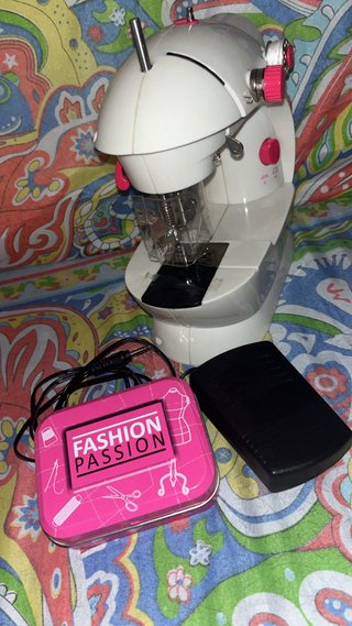 Máquina de coser portátil + kit accesorios