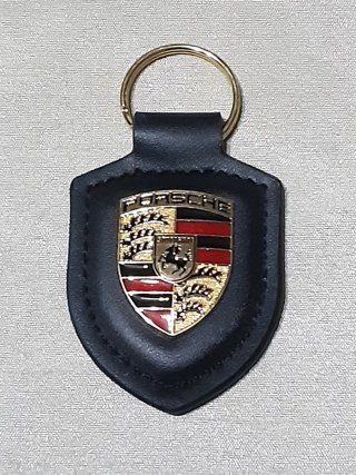 Llavero Porsche Negro Escudo Dorado Piel Sintética
