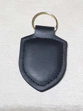 Llavero Porsche Negro Escudo Dorado Piel Sintética