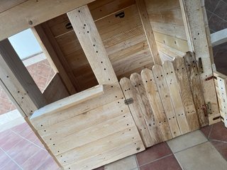Caseta de madera para niños