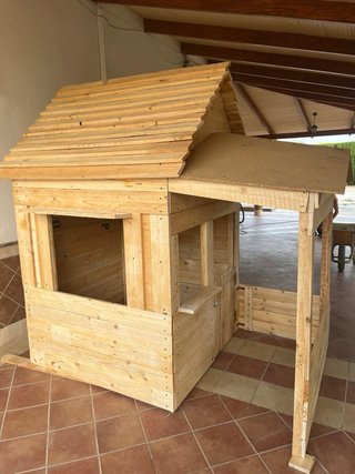 Caseta de madera para niños