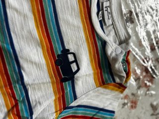 T-shirt neonato righe colorate con camioncino