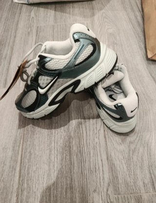 Zapatillas Nike Teal y Blanco