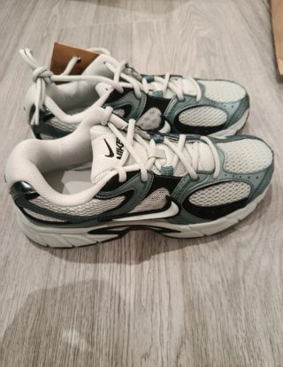 Zapatillas Nike Teal y Blanco