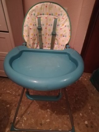 Trona de bebé con bandeja y arnés