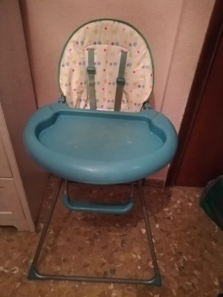 Trona de bebé con bandeja y arnés