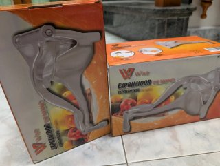 Exprimidor de mano de aluminio