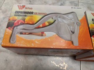 Exprimidor de mano de aluminio