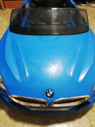 Coche de paseo azul con manillar
