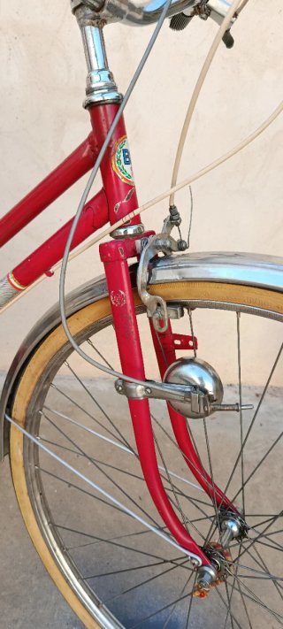 Bicicleta antigua roja Marca BH
