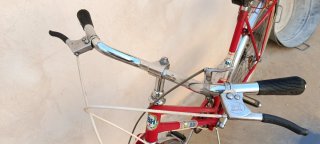 Bicicleta antigua roja Marca BH