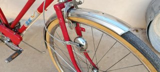 Bicicleta antigua roja Marca BH