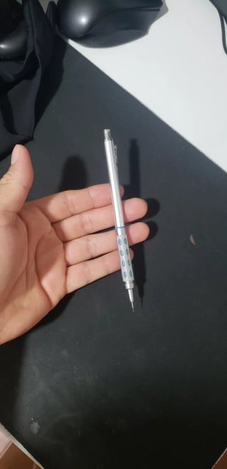 Lápiz de dibujo plateado