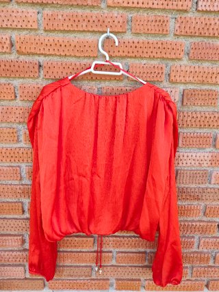 Blusa satinada Zara coral