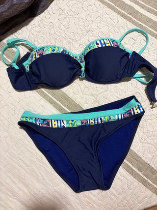 Bikini azul marino con estampado