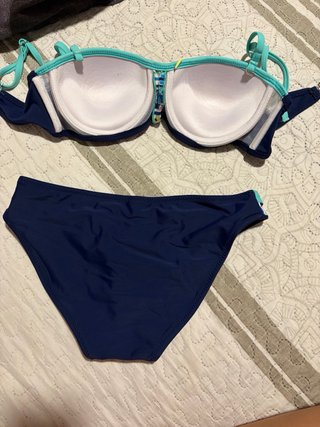 Bikini azul marino con estampado