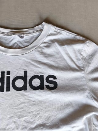 Camiseta Adidas Blanca Logo Negro Manga Corta
