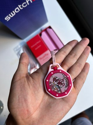 Swatch Reloj Colgante Rosa y Rojo