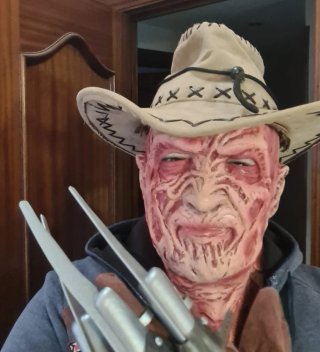 Máscara Freddy Krueger + garra cuchilla y camiseta