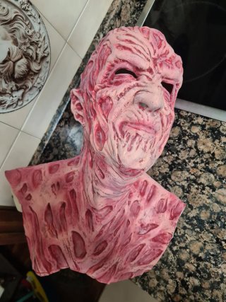 Máscara Freddy Krueger + garra cuchilla y camiseta