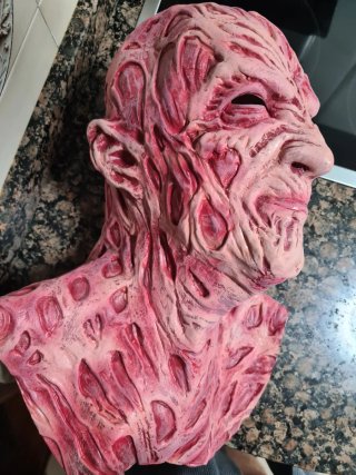 Máscara Freddy Krueger + garra cuchilla y camiseta