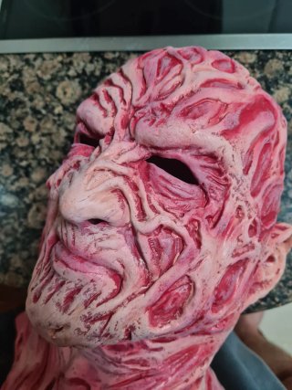 Máscara Freddy Krueger + garra cuchilla y camiseta