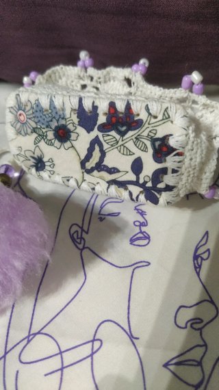 Monedero de crochet con abalorios