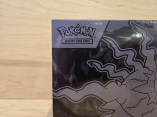 Pokémon Center Pitch Black ETB Inglés