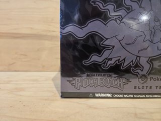 Pokémon Center Pitch Black ETB Inglés