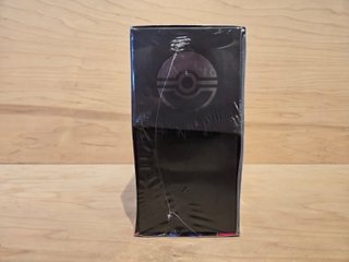 Pokémon Center Pitch Black ETB Inglés