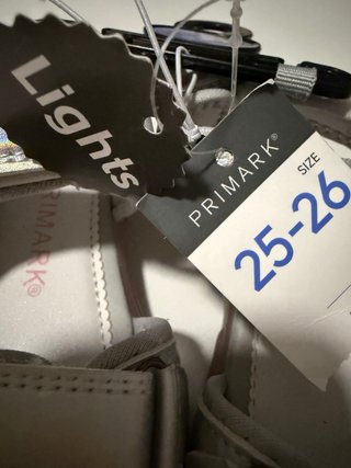 Sandalias Primark con luces Talla 25-26