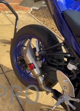 Sistema escape Akrapovic Yamaha R3