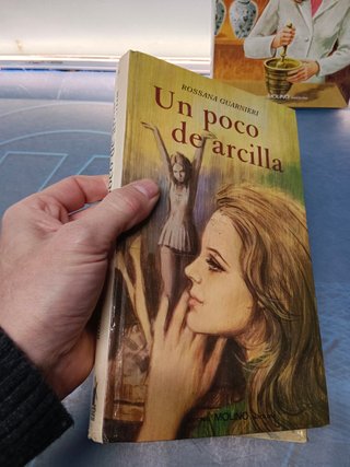 3 libros, UN POCO DE ARCILLA. SIETE GRAMOS DE SUSPENSE. UN CAMPING SOLO PARA NOSOTROS. editorial Molino