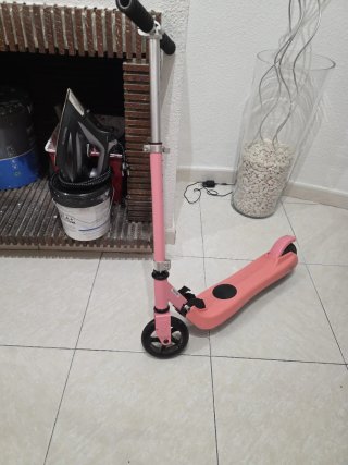 Patinete eléctrico rosa